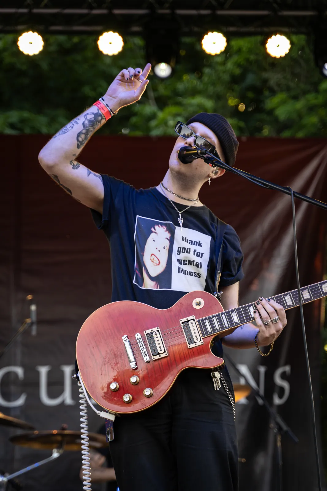 Koncert — Glazed Curtains