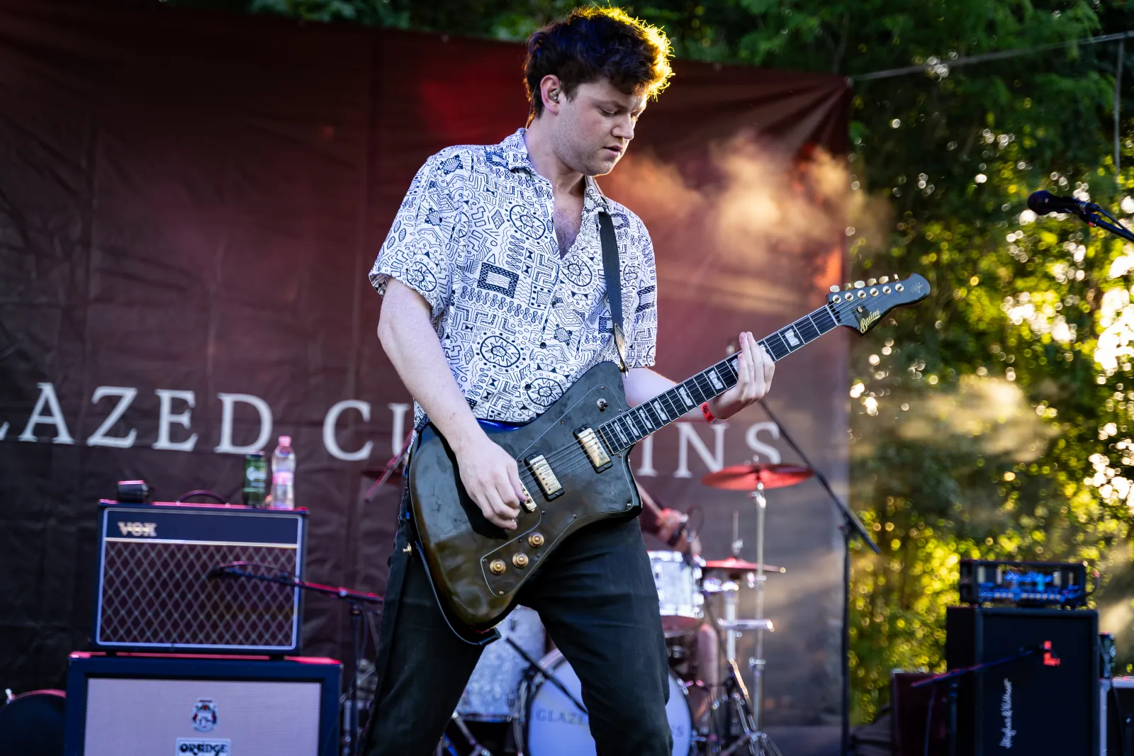 Koncert — Glazed Curtains